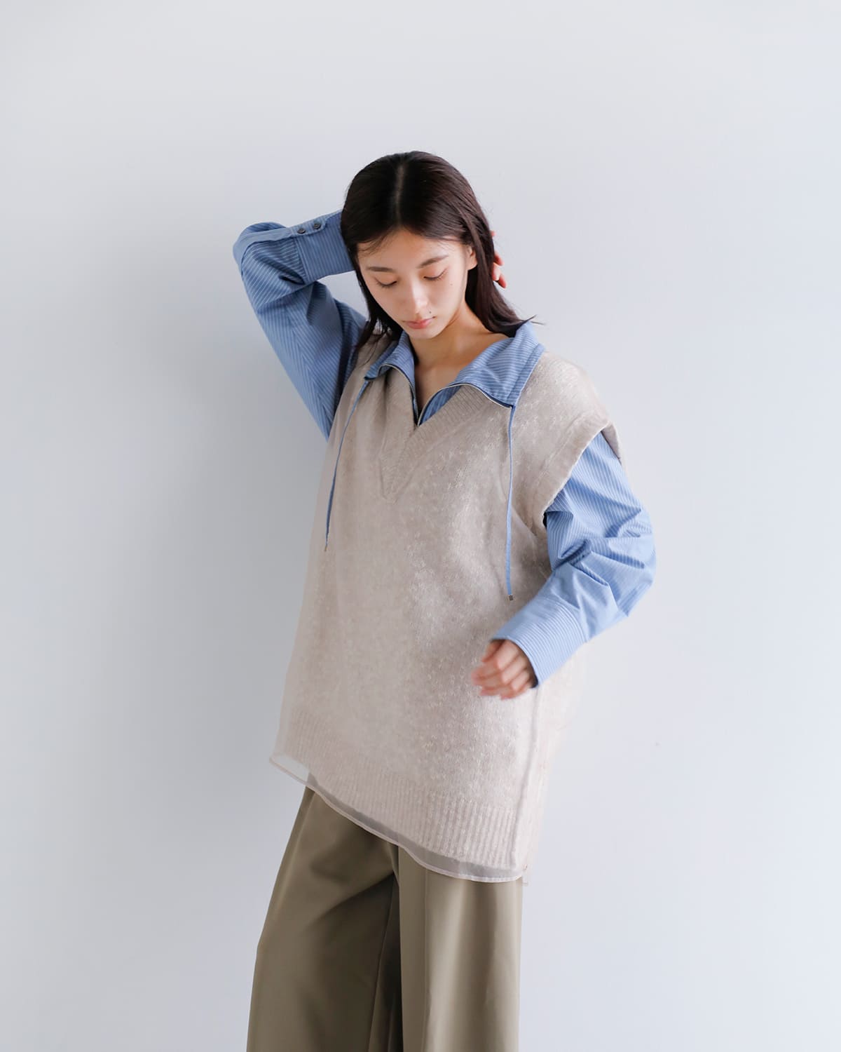 【新品未使用】CHIGNON プリント柄シャツコンビネゾン オールインワン完売品 新品未使用】CHIGNON プリント柄シャツコンビネゾン