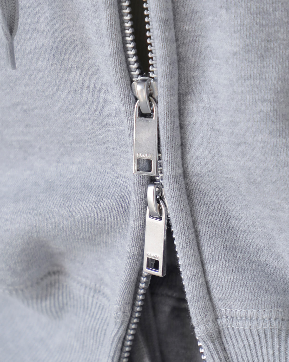 CLANE(クラネ)ロゴコンパクトジップアップフーディー 19105-1172