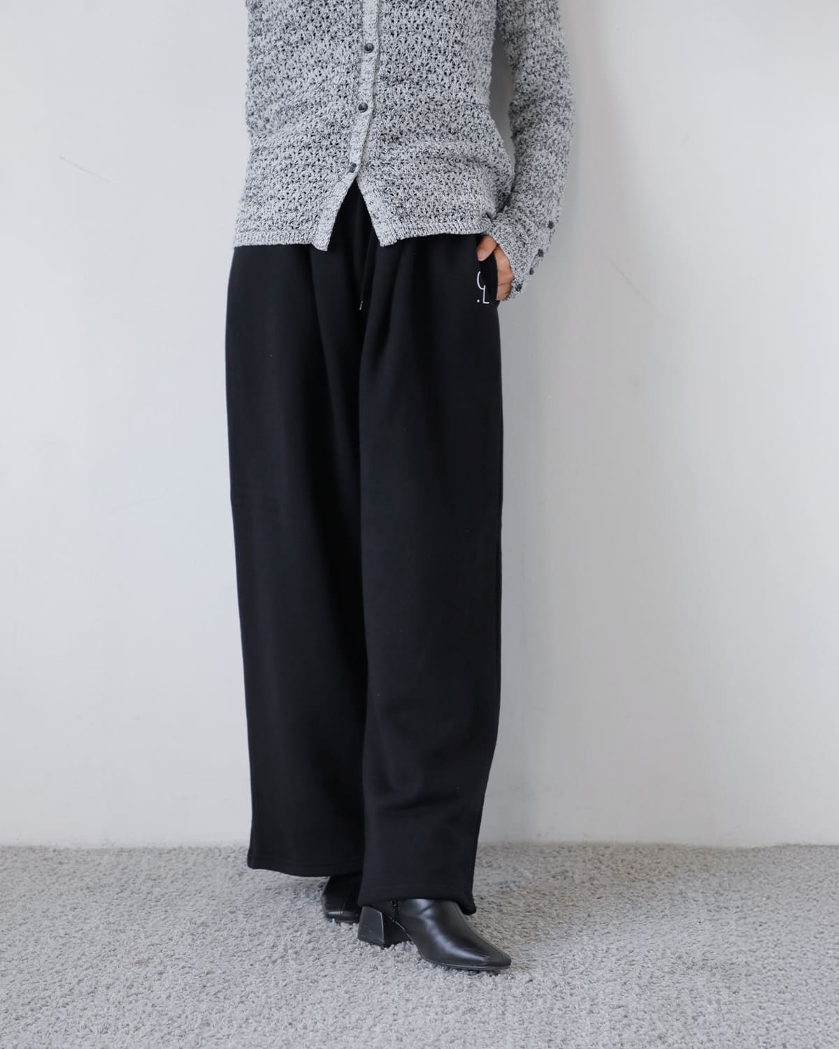 CLANE(クラネ)ロゴスウェットタックワイドパンツ 19110-7242