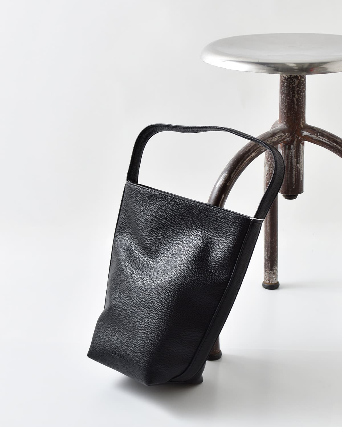 CLANE(クラネ)ヴィーガンレザーミディアムトートバッグ 19116-8582