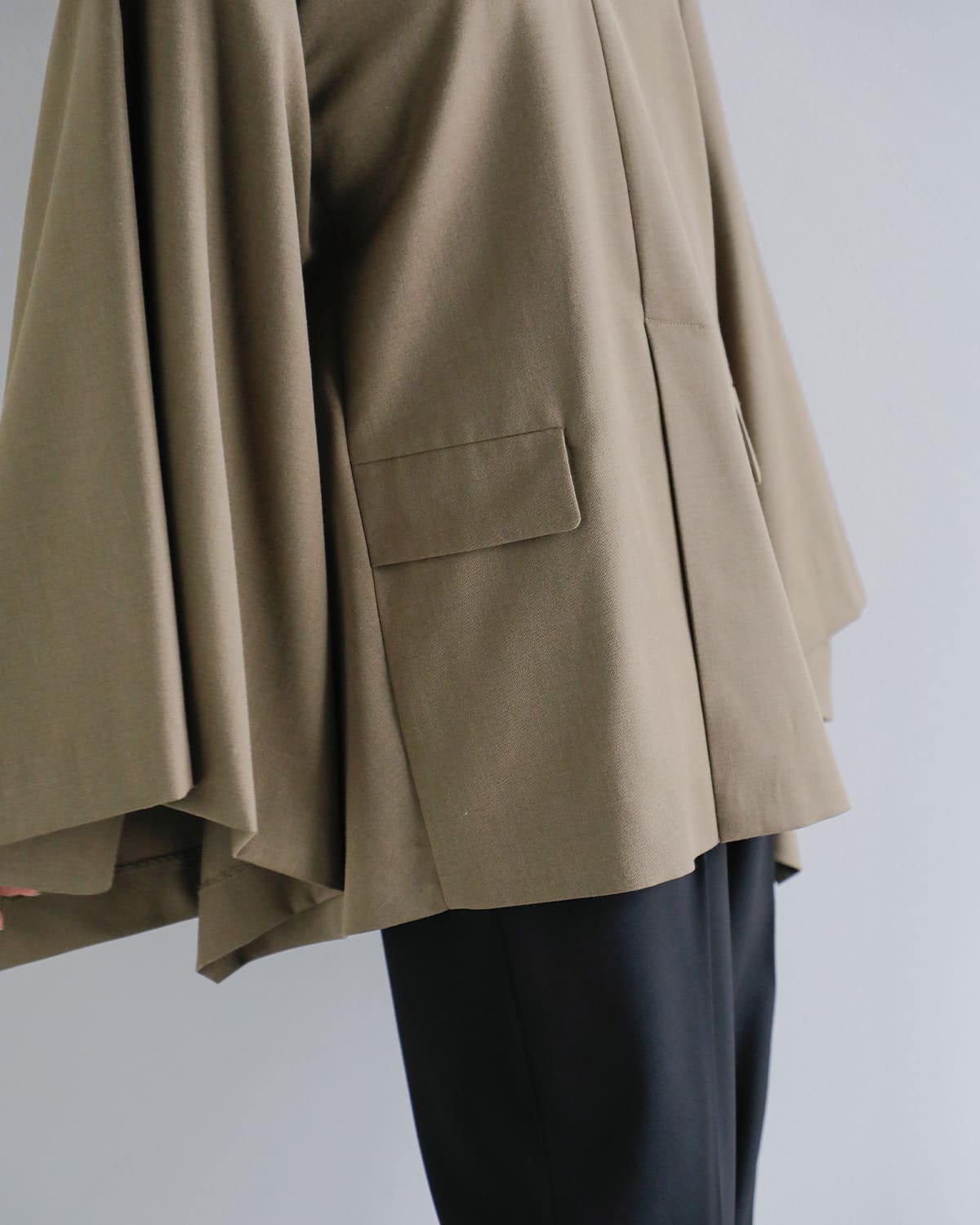 CLANE(クラネ)ジャケットディテールケープトップス 19122-4292