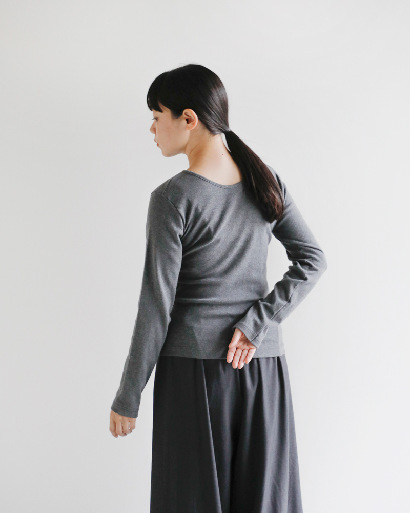 GICIPI(ジチピ)コスティーナコットンバックUロングスリーブTシャツ“Cece”2519a