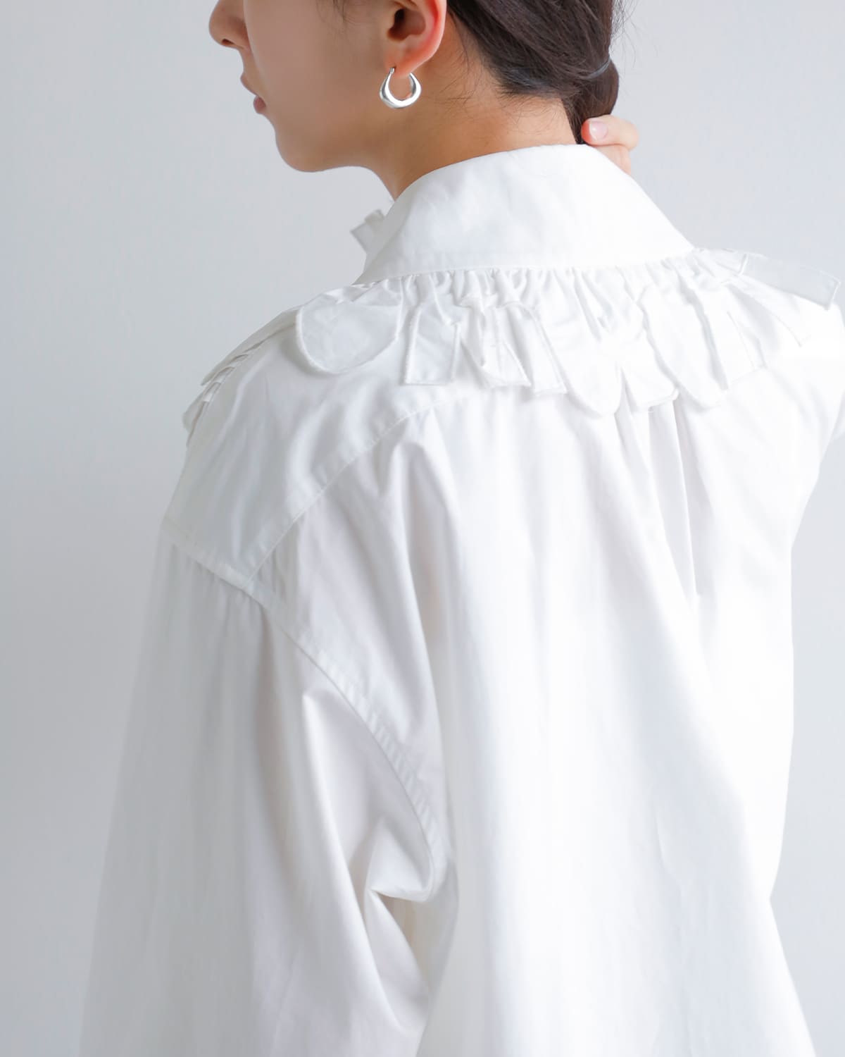 JUN MIKAMI(ジュンミカミ)コットンラッフルシャツ 25aw-5-j