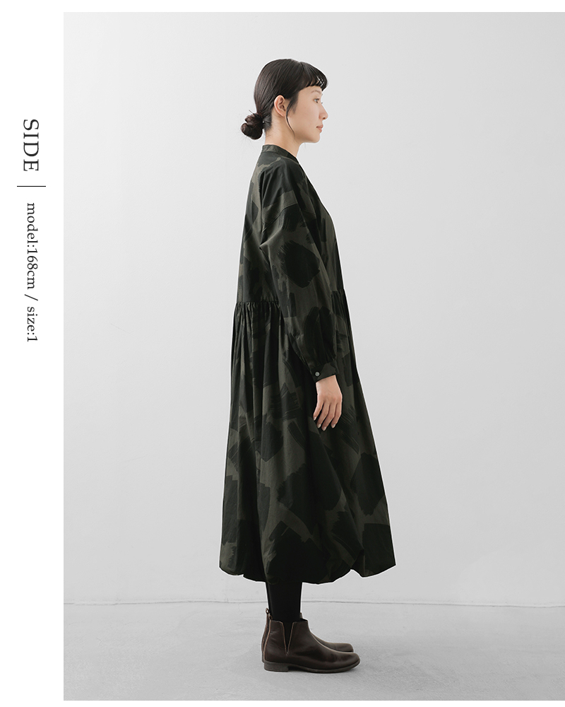 HAVERSACK(ハバーサック)コットンスクエアブラッシュプリントバンドカラーロングワンピース322521