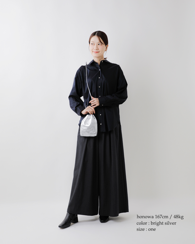 FERCHI(フェルチ)ドラーロレザーメタリック巾着ショルダーバッグ32911