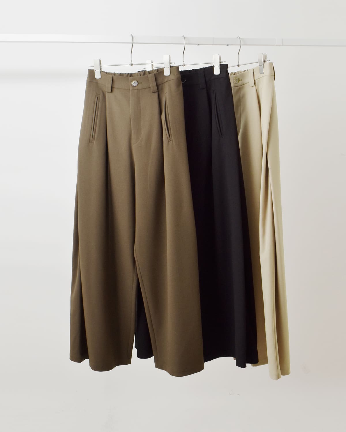 CHIGNON(シニヨン)サイドタックワイドパンツ 3655-237mk