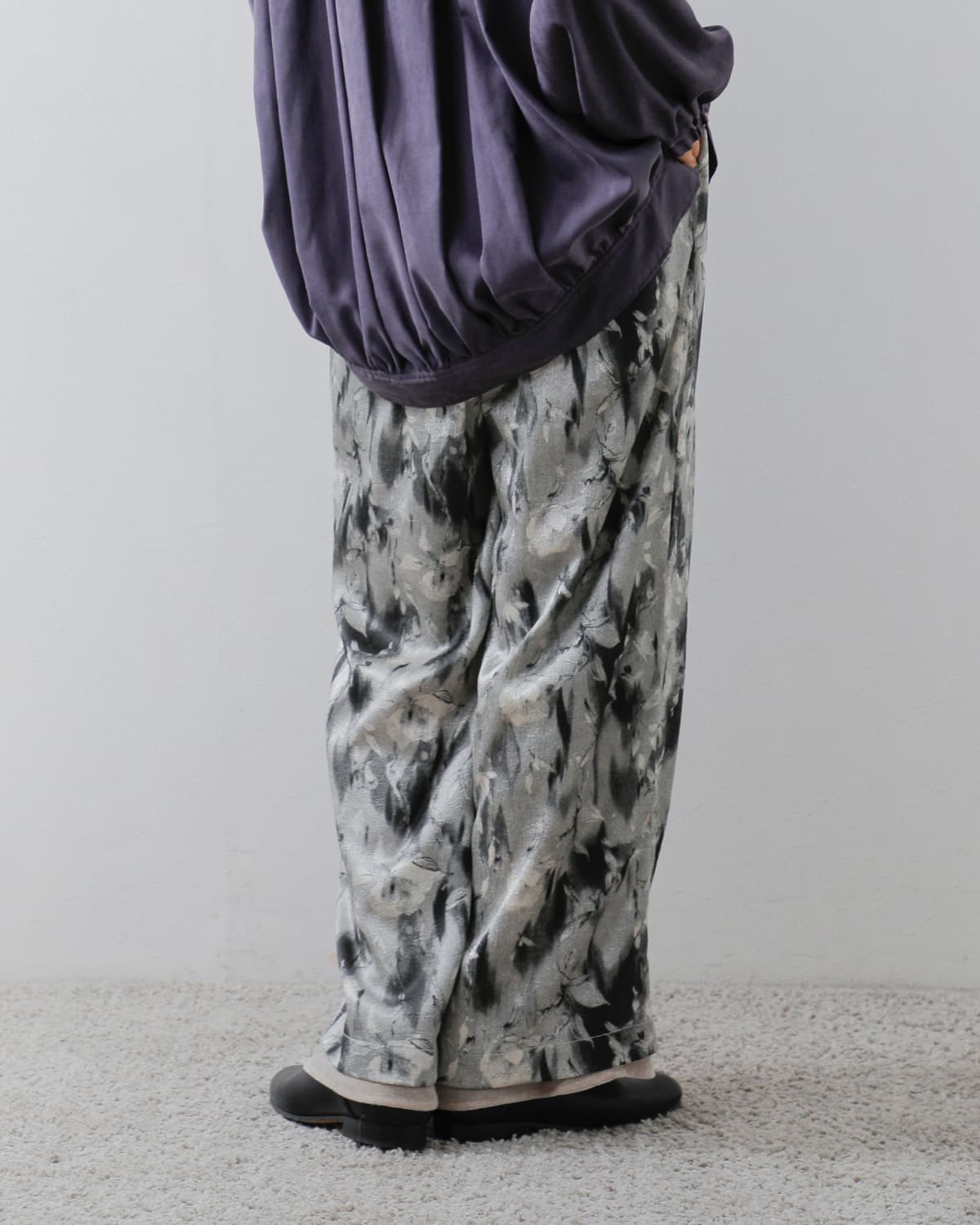 CHIGNON(シニヨン)ワッシャーサテンプリントパンツ 3755-253mk