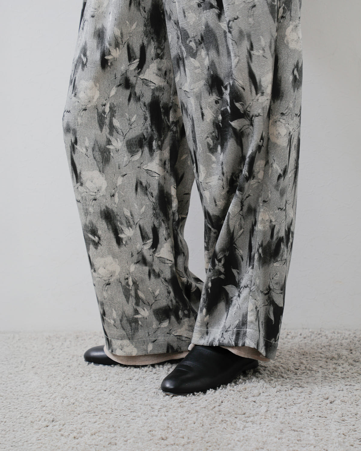 CHIGNON(シニヨン)ワッシャーサテンプリントパンツ 3755-253mk