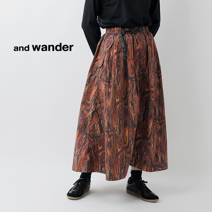 and wander(アンドワンダー)プリントリップストップカーゴスカート“printedripstopcargoskirt”574-5282048