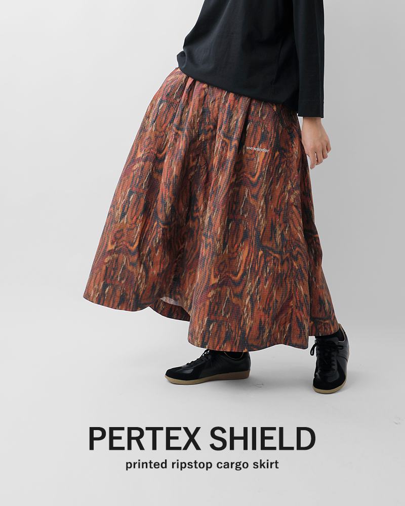 and wander(アンドワンダー)プリントリップストップカーゴスカート“printedripstopcargoskirt”574-5282048