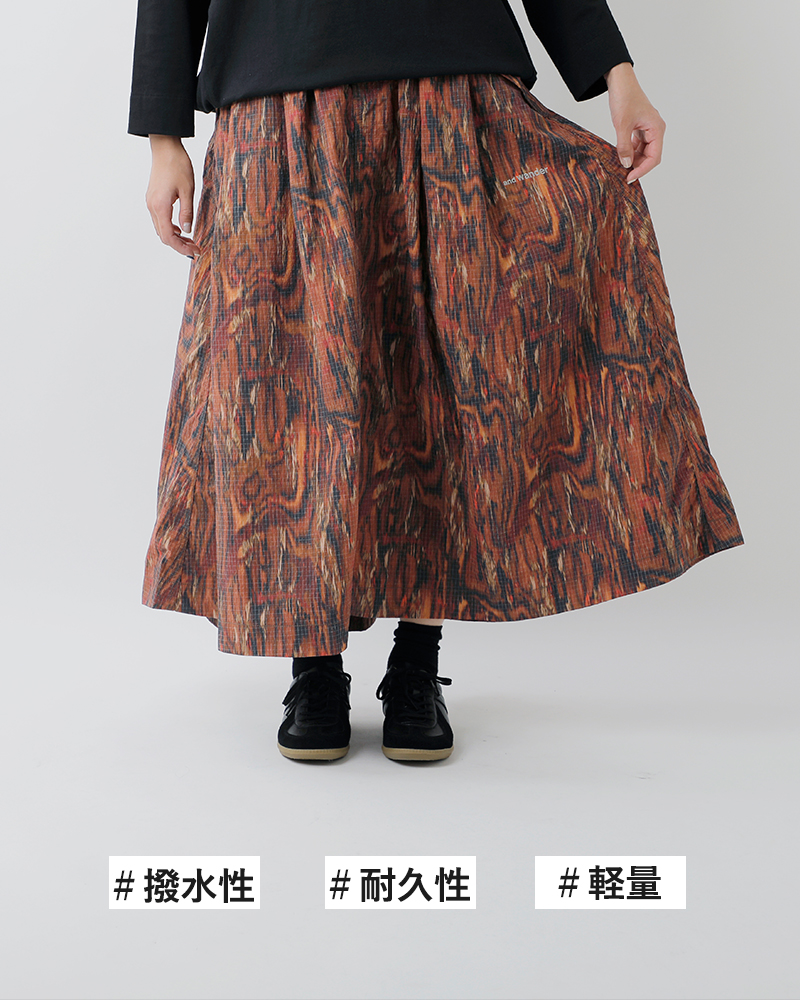 and wander(アンドワンダー)プリントリップストップカーゴスカート“printedripstopcargoskirt”574-5282048