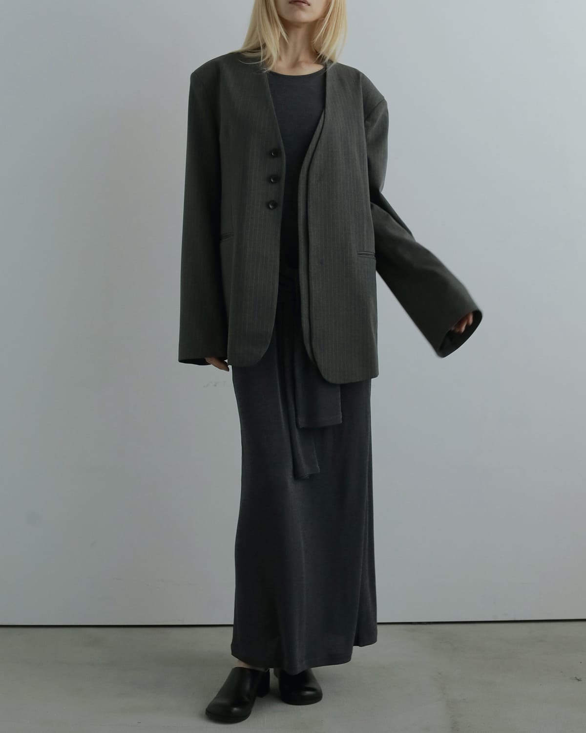 anuke(アンヌーク)ストレッチノーカラーオーバージャケット62520106 “Collarless Over Jacket” 62520106