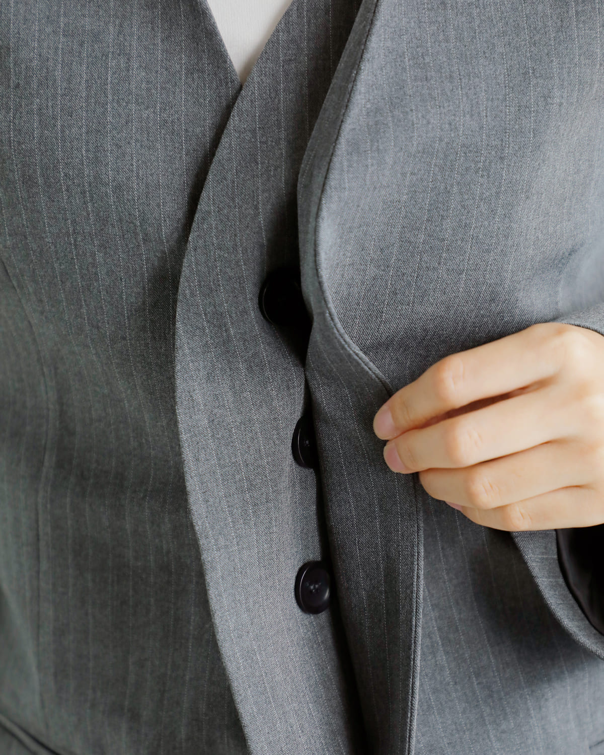 anuke(アンヌーク)ストレッチノーカラーオーバージャケット62520106 “Collarless Over Jacket” 62520106