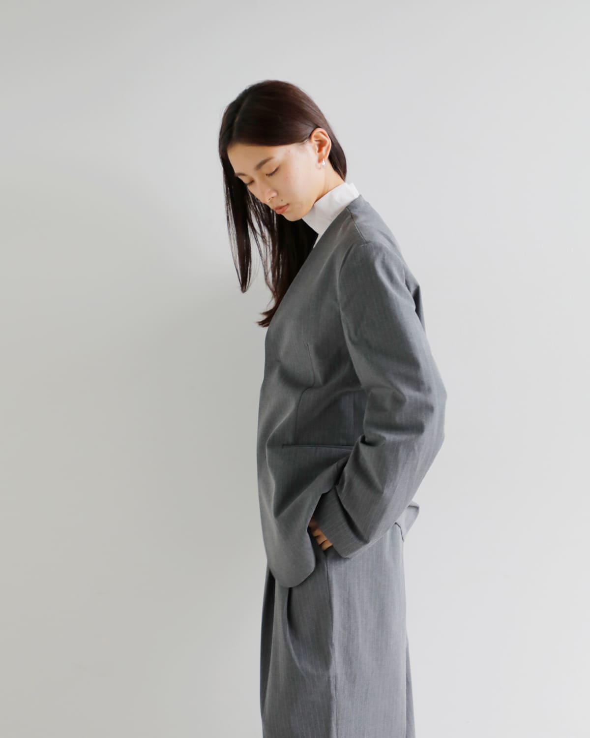 anuke(アンヌーク)ストレッチノーカラーオーバージャケット62520106 “Collarless Over Jacket” 62520106