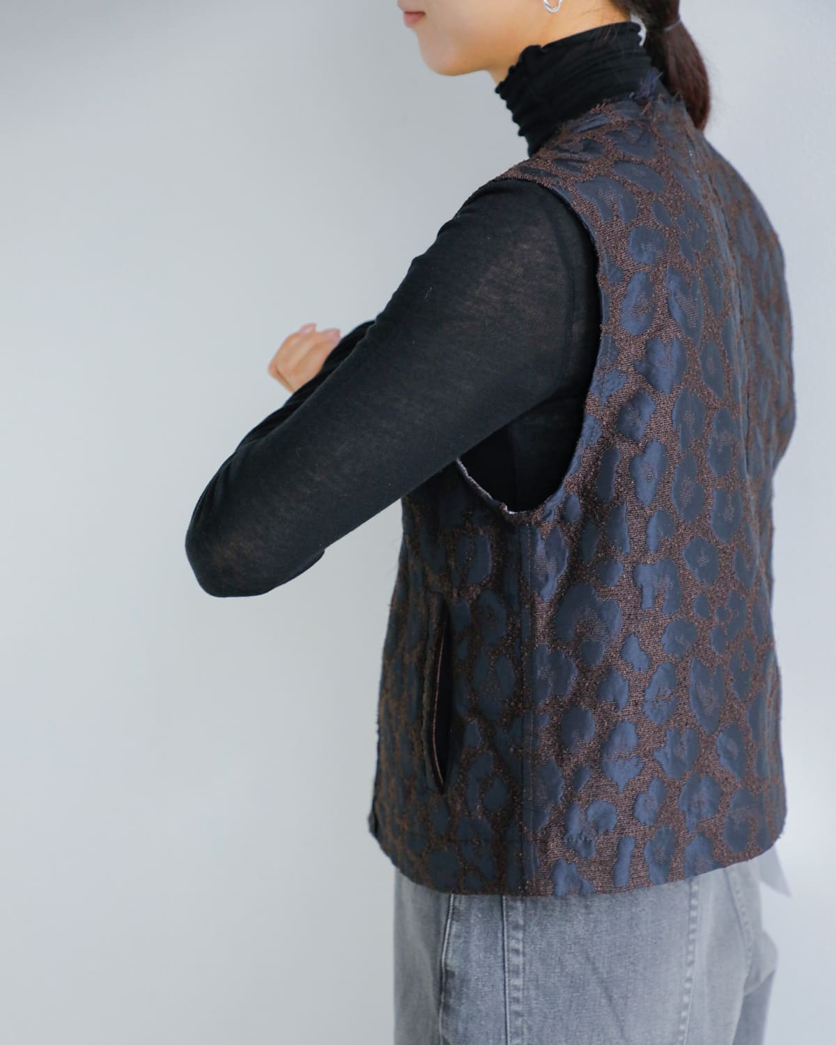 anuke(アンヌーク)レオパードジャガードベスト “Leopard Jacquard Vest” 62520111