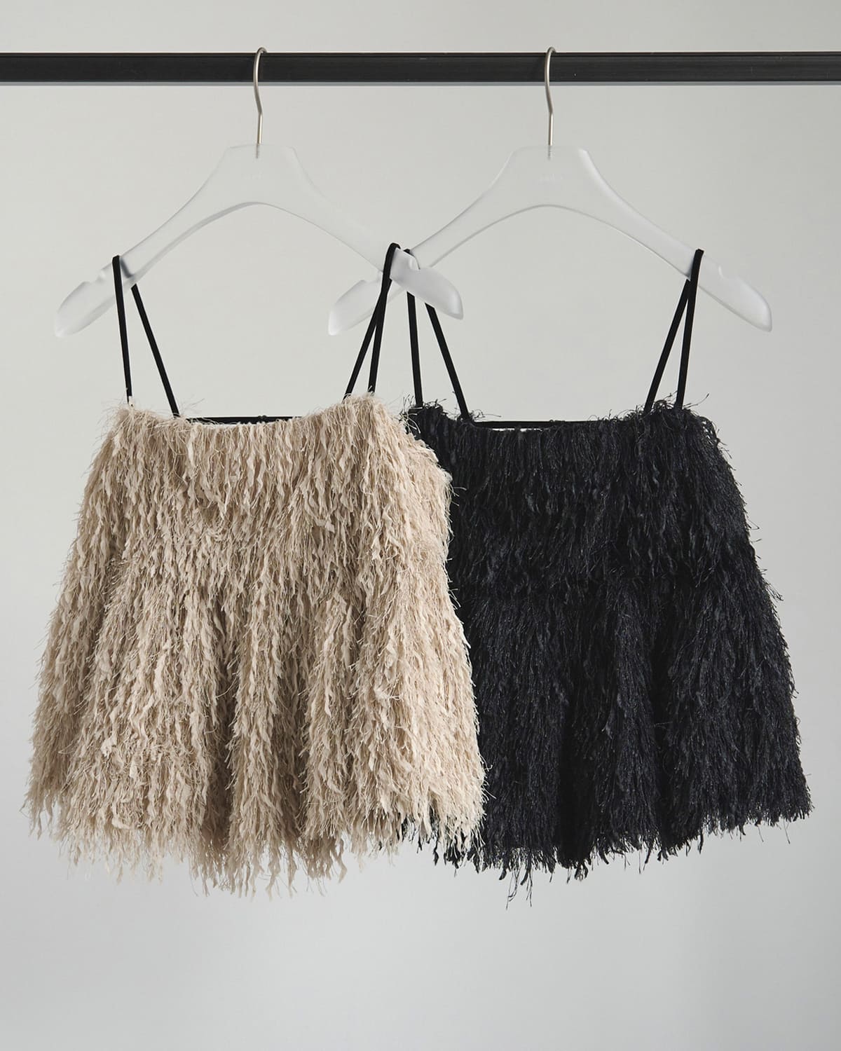 anuke(アンヌーク)パックオープンフェザーキャミソール “Backopen Feather Camisole” 62520426