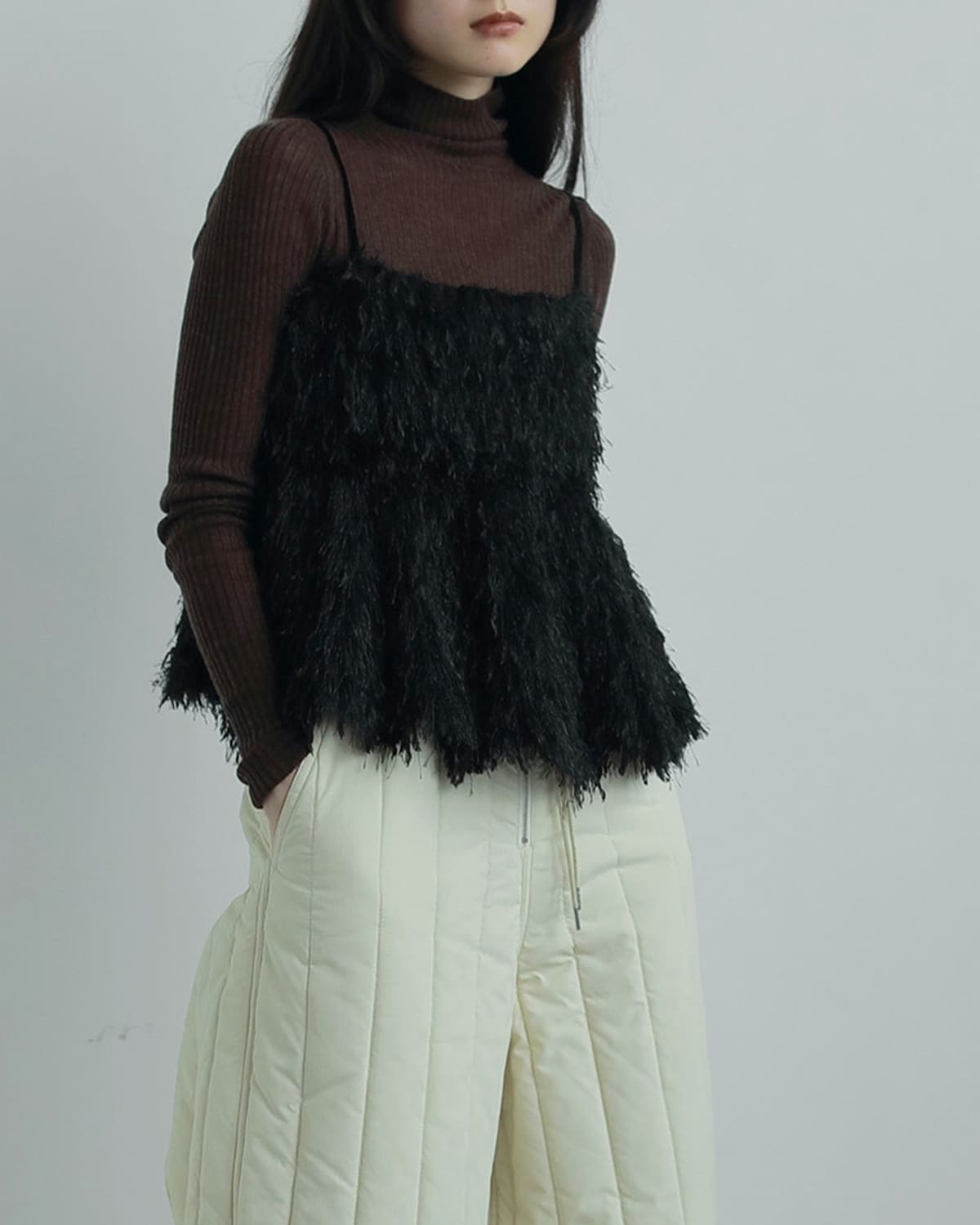 anuke(アンヌーク)パックオープンフェザーキャミソール “Backopen Feather Camisole” 62520426