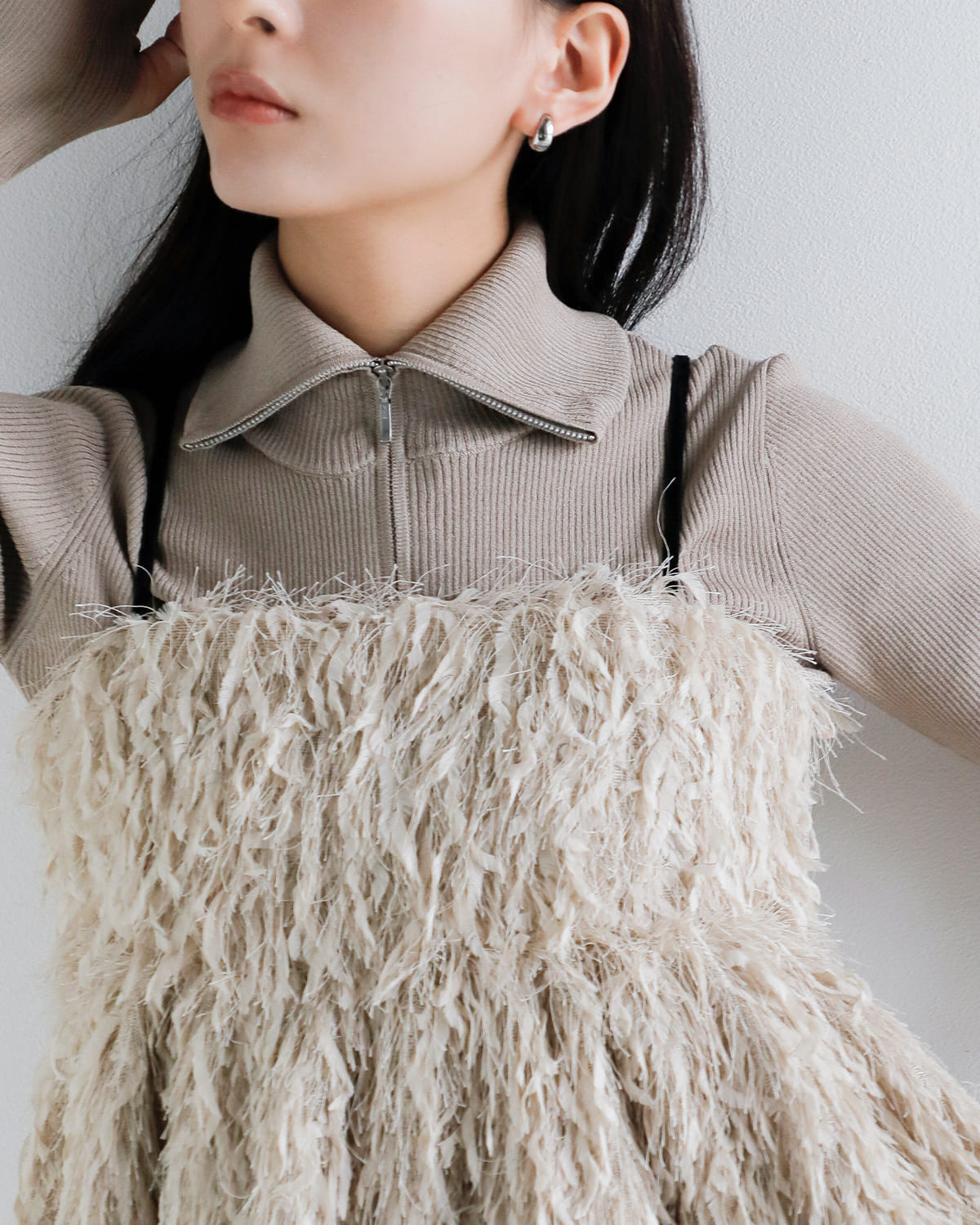 anuke(アンヌーク)パックオープンフェザーキャミソール “Backopen Feather Camisole” 62520426