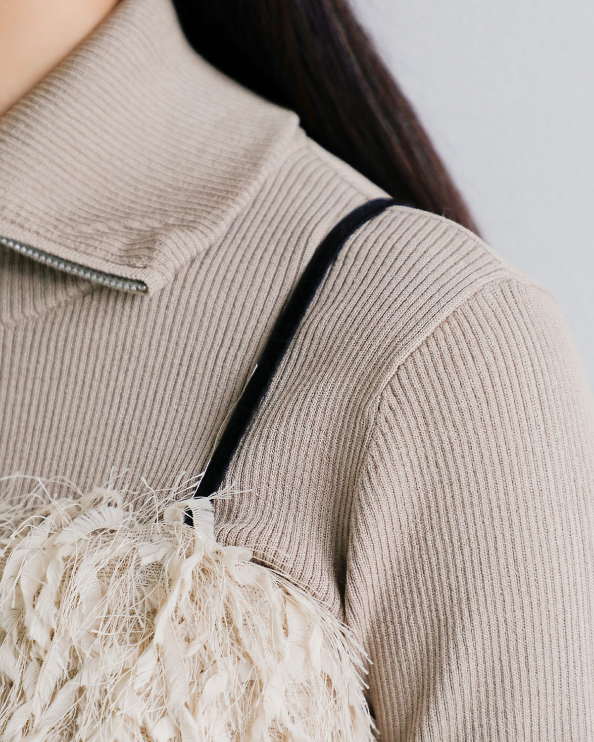 anuke(アンヌーク)パックオープンフェザーキャミソール “Backopen Feather Camisole” 62520426