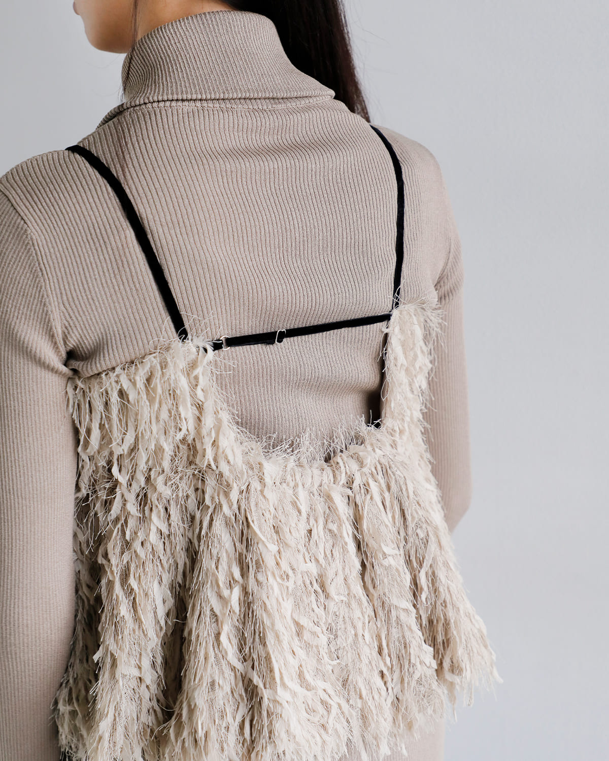 anuke(アンヌーク)パックオープンフェザーキャミソール “Backopen Feather Camisole” 62520426