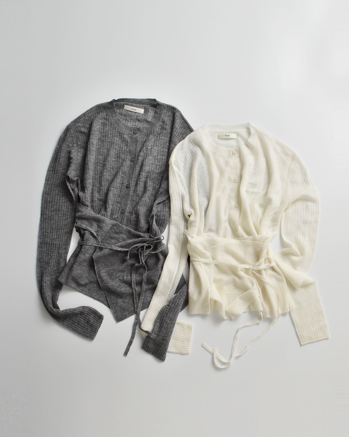 anuke(アンヌーク)ウールカシュクールカーディガン “Wool Cachecoeur Cardigan” 62520502