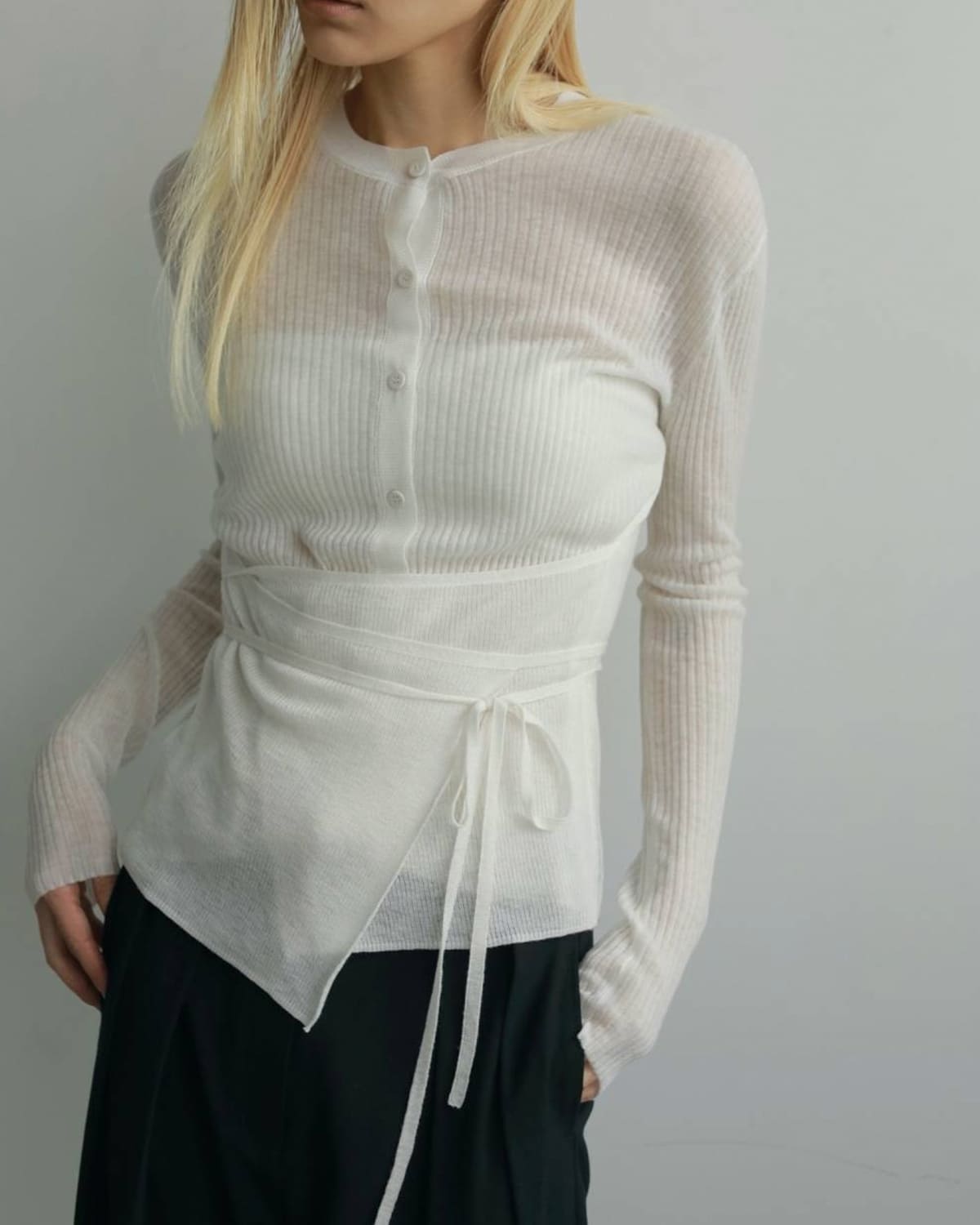 anuke(アンヌーク)ウールカシュクールカーディガン “Wool Cachecoeur Cardigan” 62520502