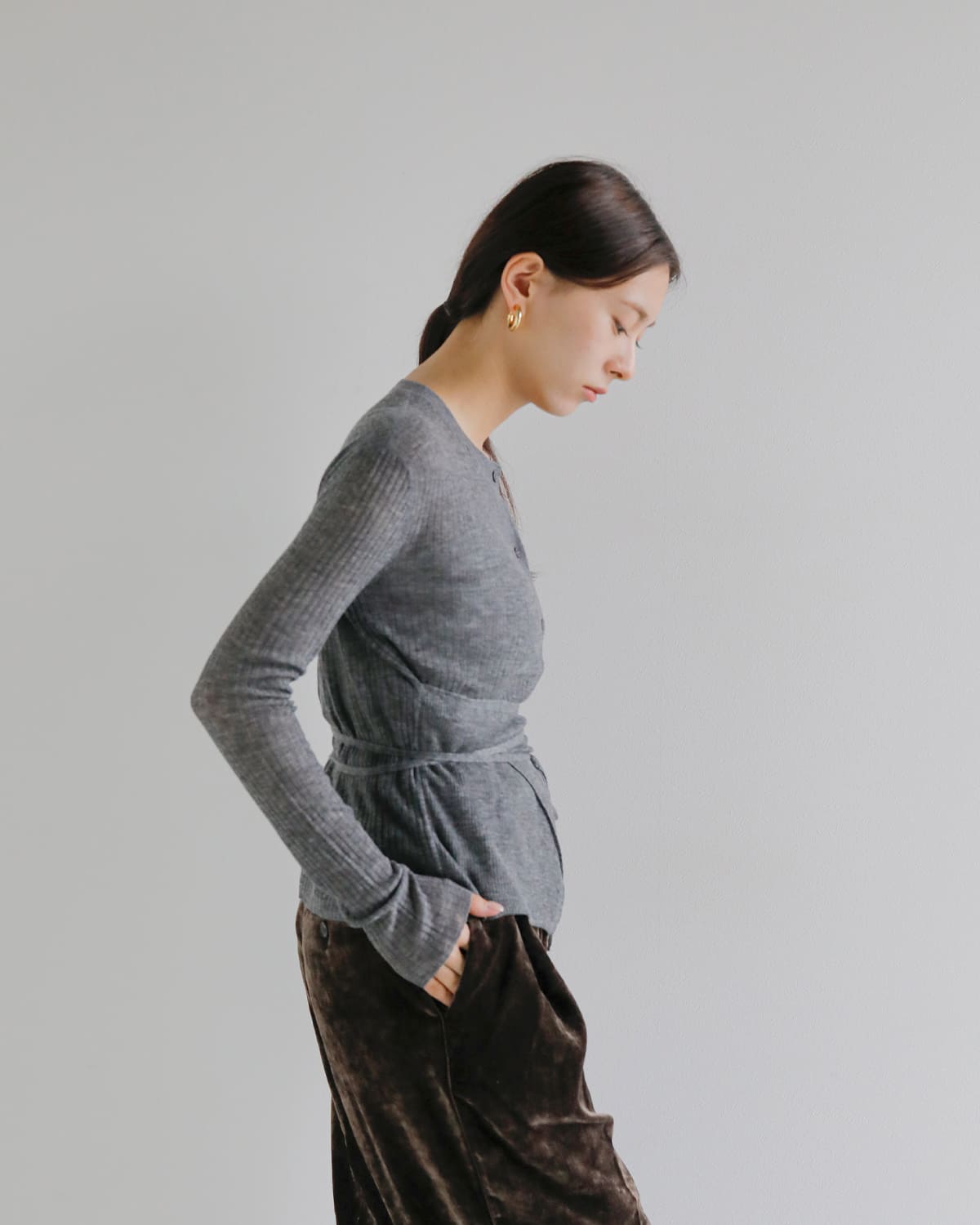 anuke(アンヌーク)ウールカシュクールカーディガン “Wool Cachecoeur Cardigan” 62520502