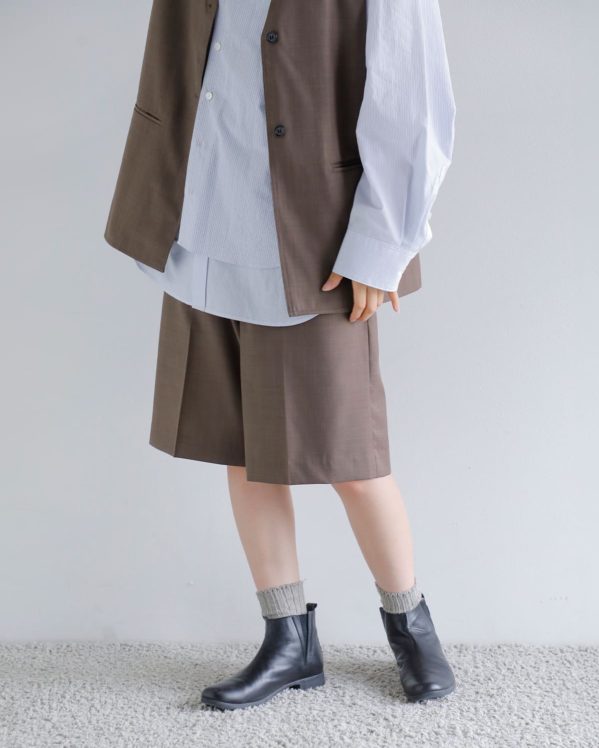 anuke アンヌーク ウールブレンド センタープレス ハーフ パンツ