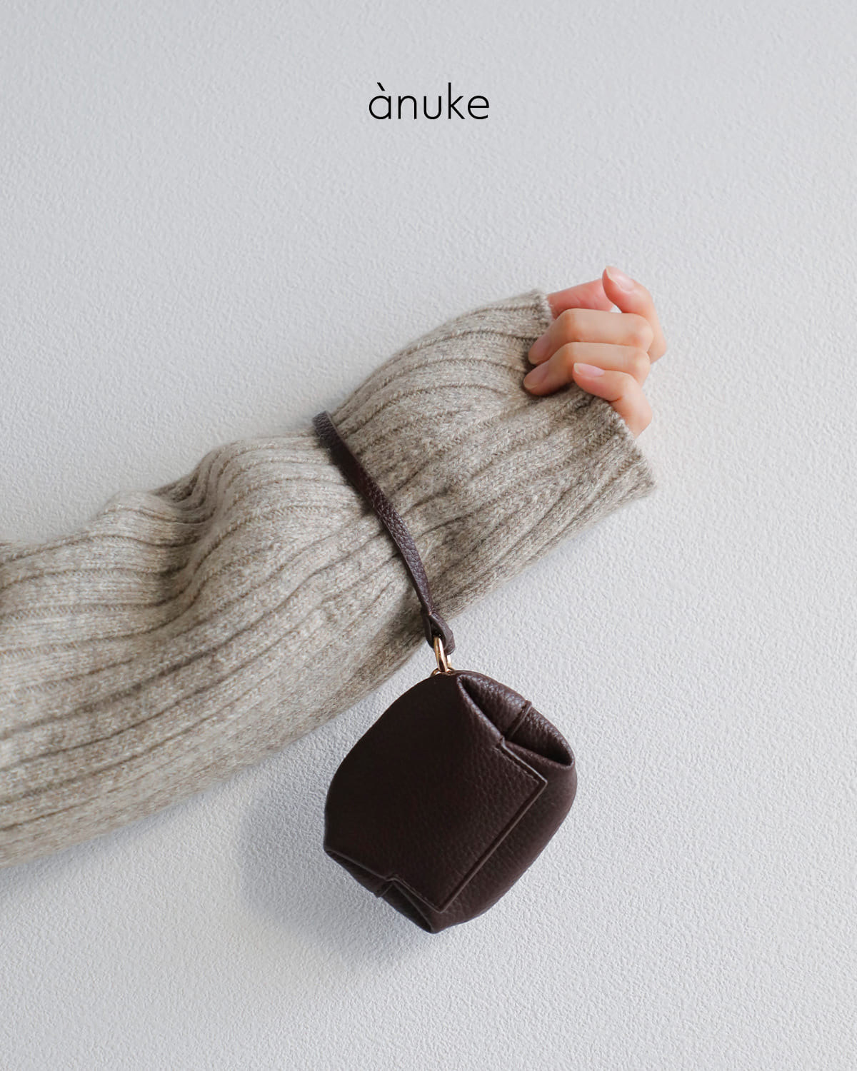 anuke(アンヌーク)エコレザー ウエスト ミニ ポーチ “Ecoleather Waist Pouch”62521023