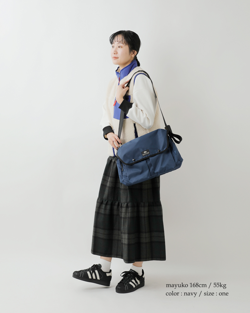BAG’n’NOUN(バッグンナウン)トラベルライトショルダーバッグ“TRAVELSHOULDERLITE”70021049