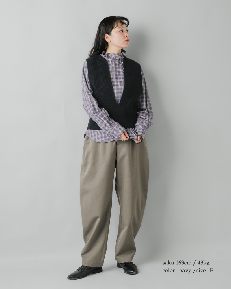 LOEFF(ロエフ)ウールヤーン畔編スリットネックベスト8818-199-0025