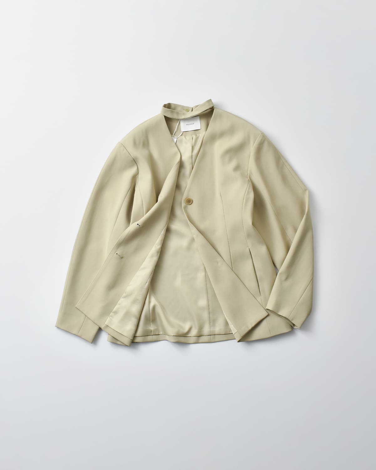 MANOF(マノフ)カーブスリーブチョーカージャケット 89103-0402