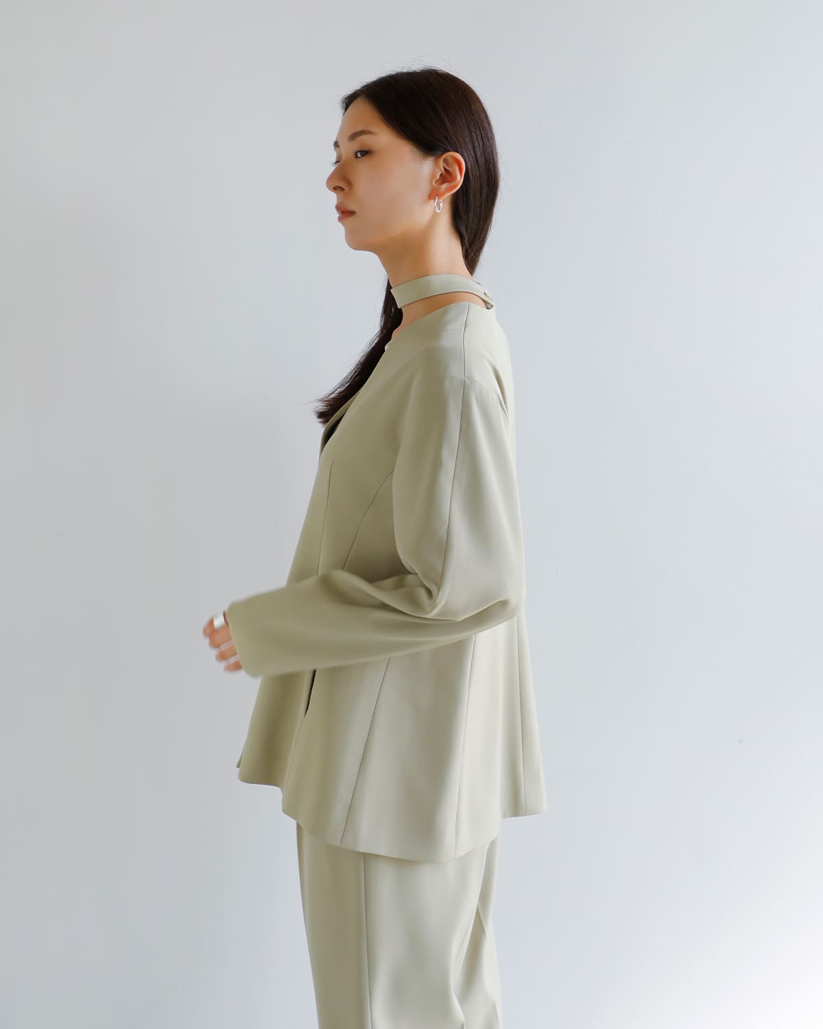 MANOF(マノフ)カーブスリーブチョーカージャケット 89103-0402