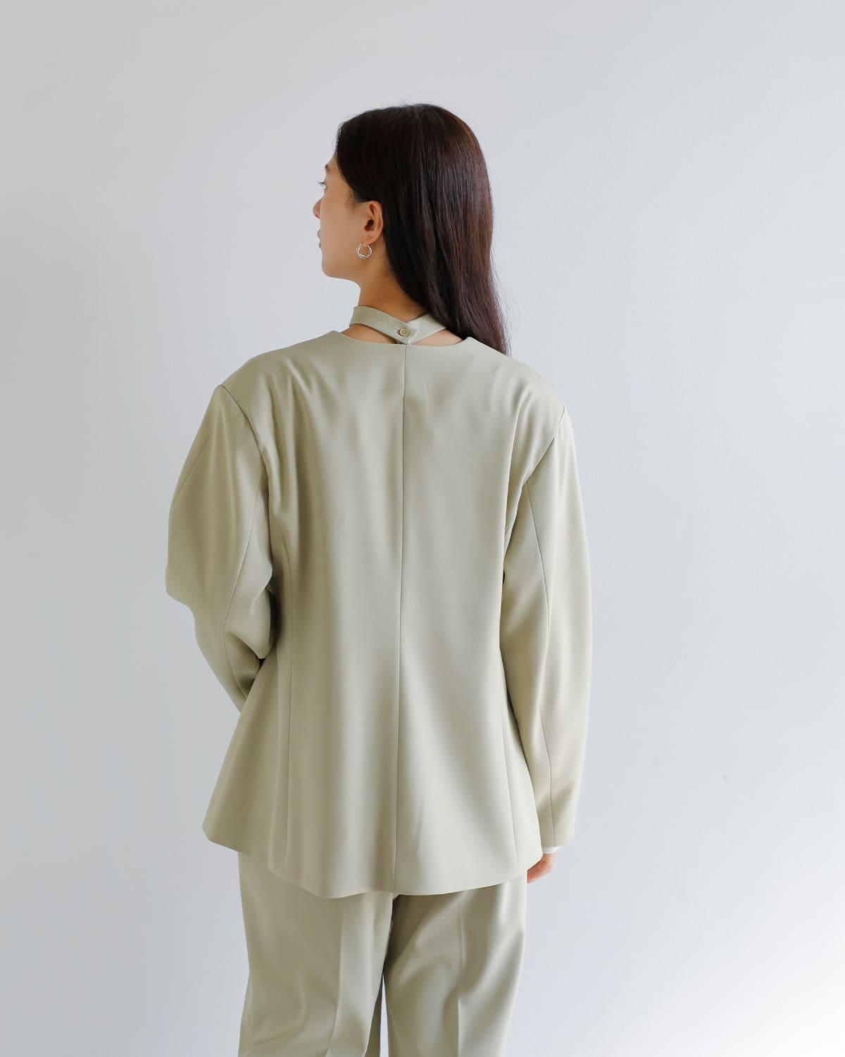 MANOF(マノフ)カーブスリーブチョーカージャケット 89103-0402