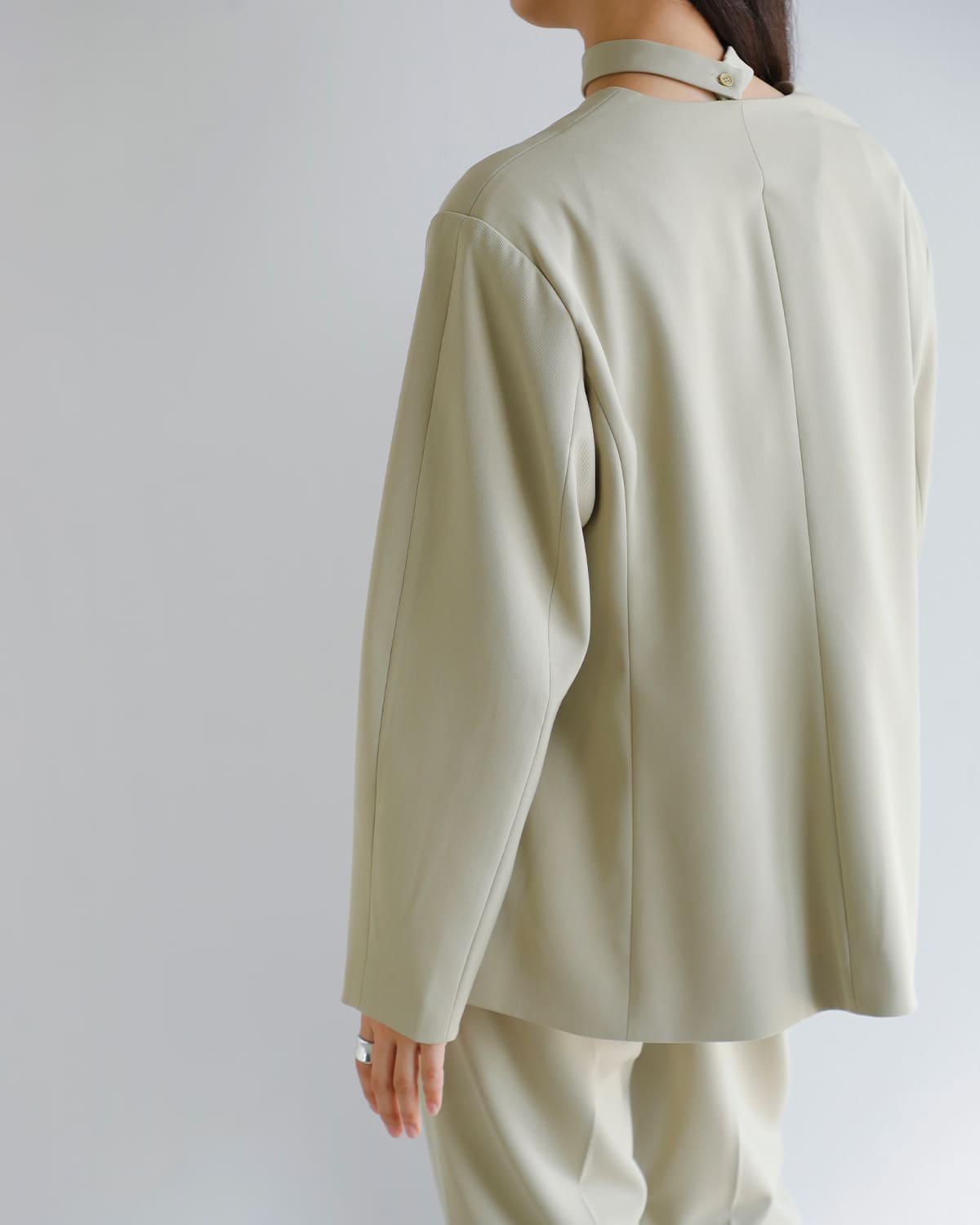 MANOF(マノフ)カーブスリーブチョーカージャケット 89103-0402