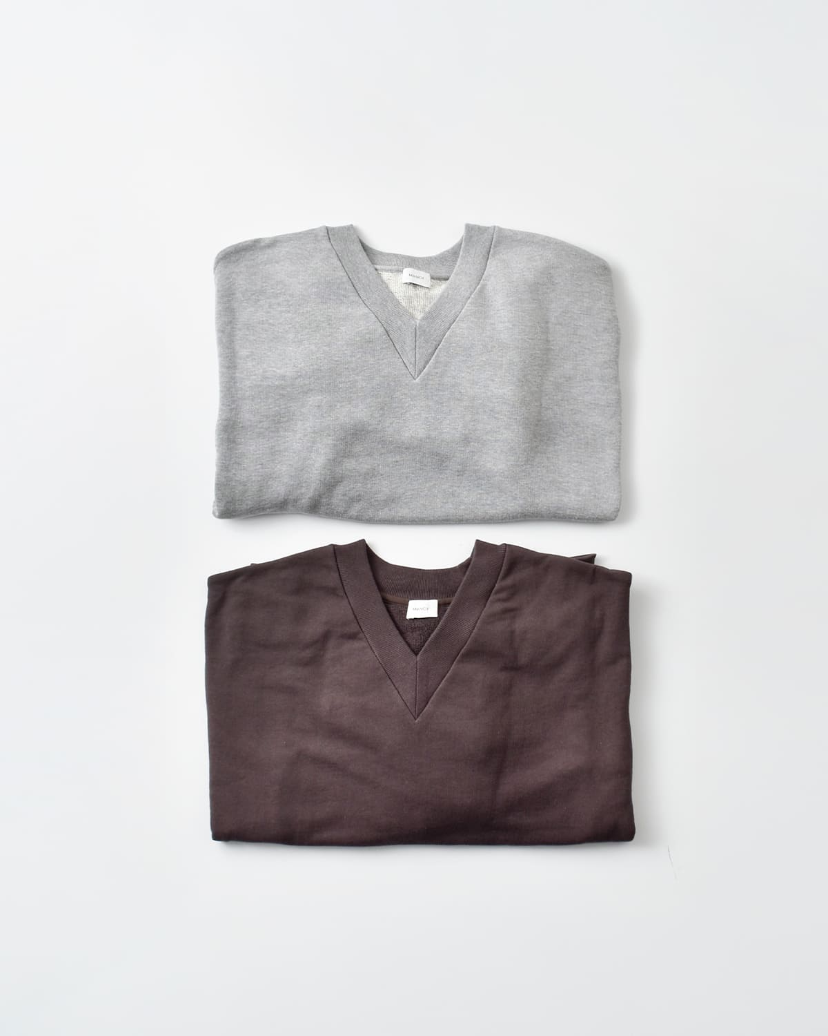 MANOF(マノフ)ボリュームスリーブロゴスウェットシャツ 89105-1072