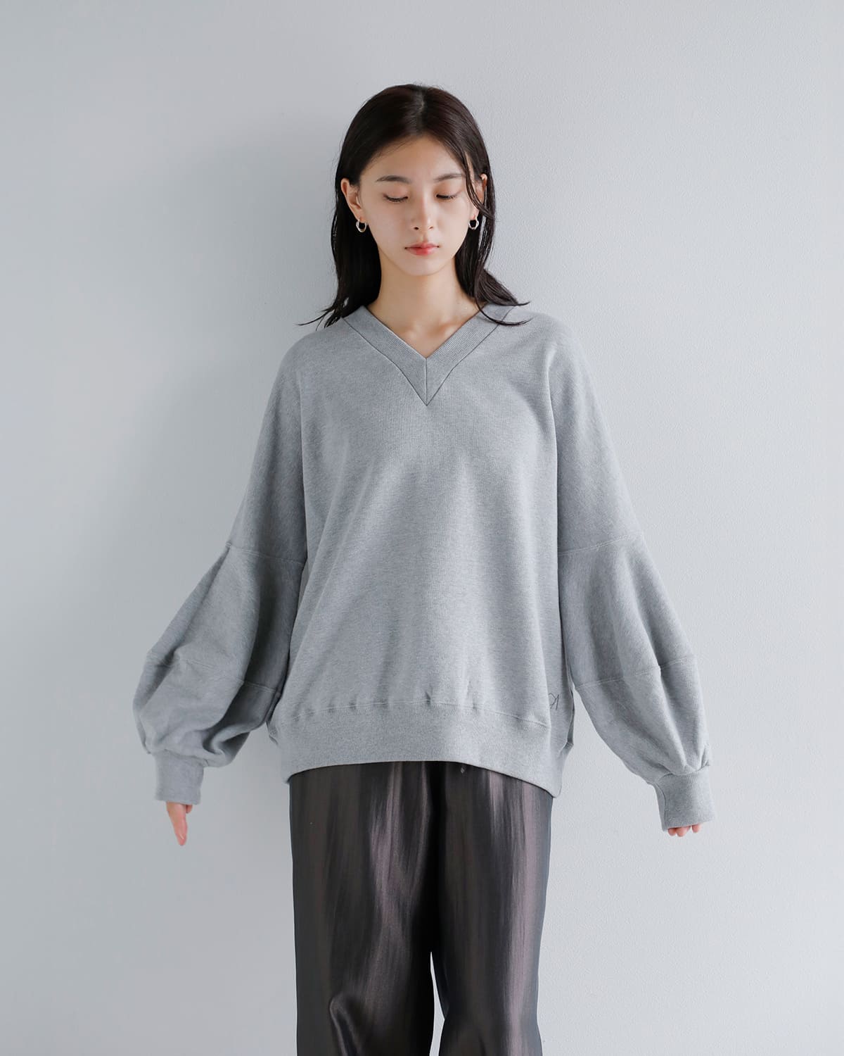 MANOF(マノフ)ボリュームスリーブロゴスウェットシャツ 89105-1072