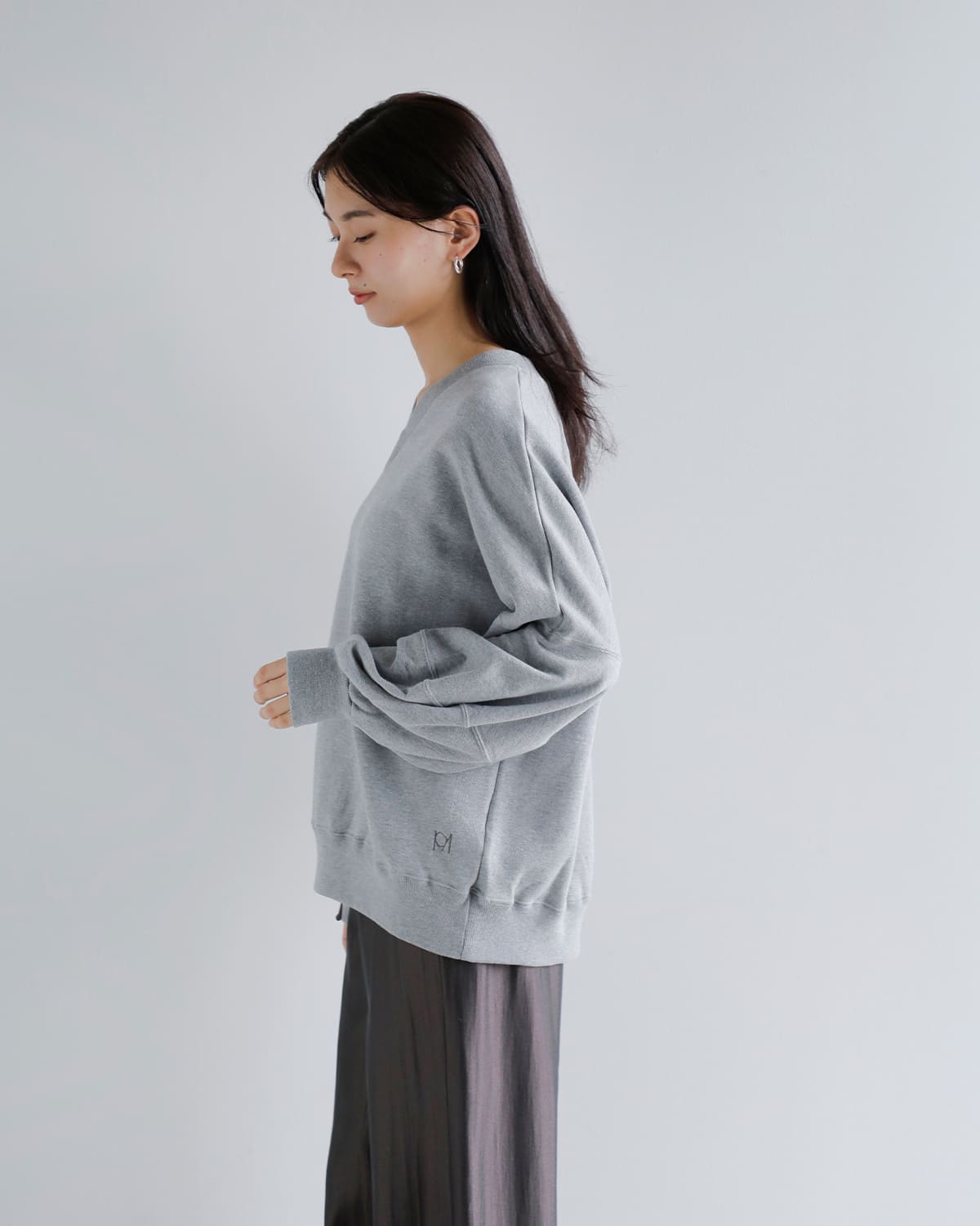 MANOF(マノフ)ボリュームスリーブロゴスウェットシャツ 89105-1072