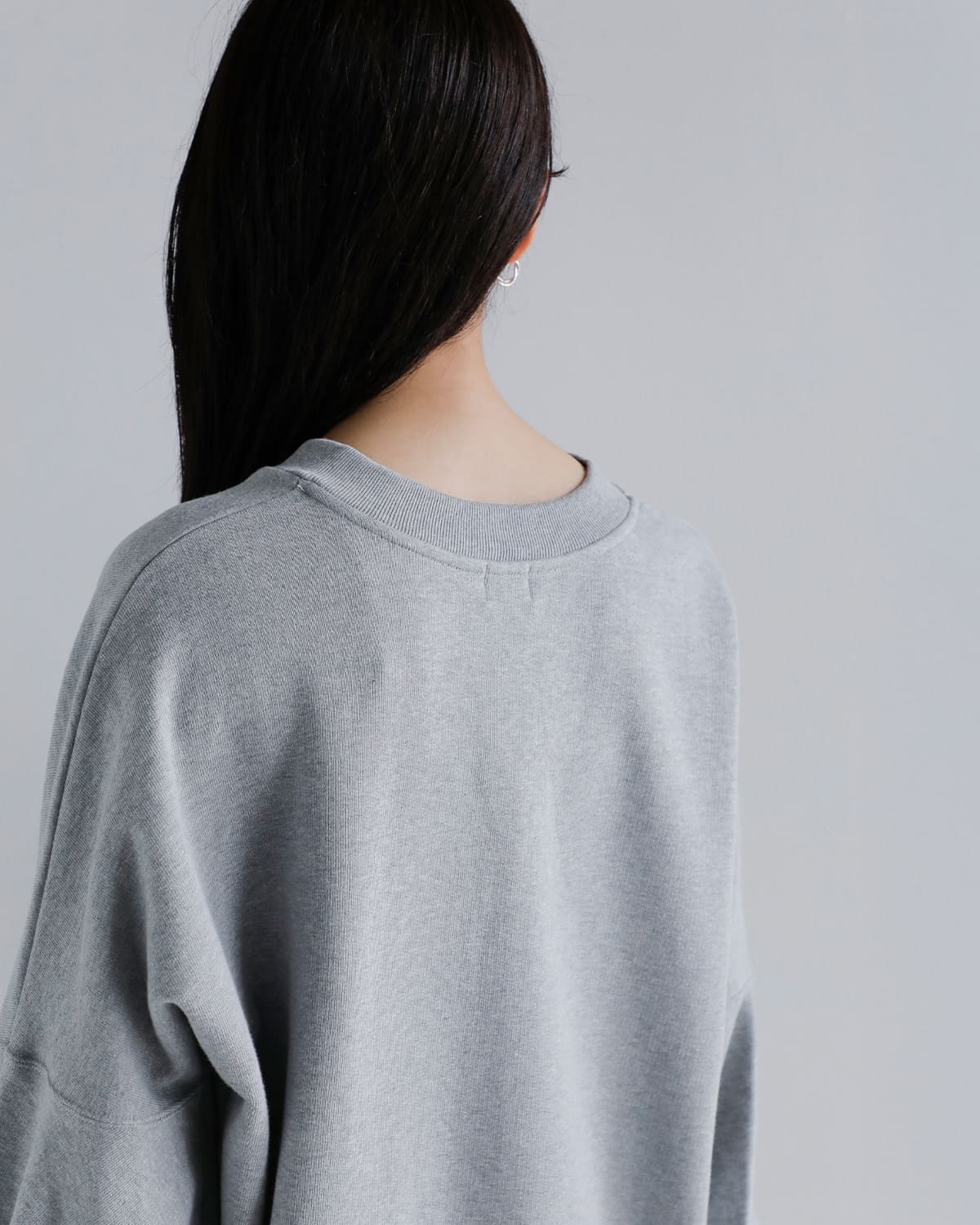 MANOF(マノフ)ボリュームスリーブロゴスウェットシャツ 89105-1072