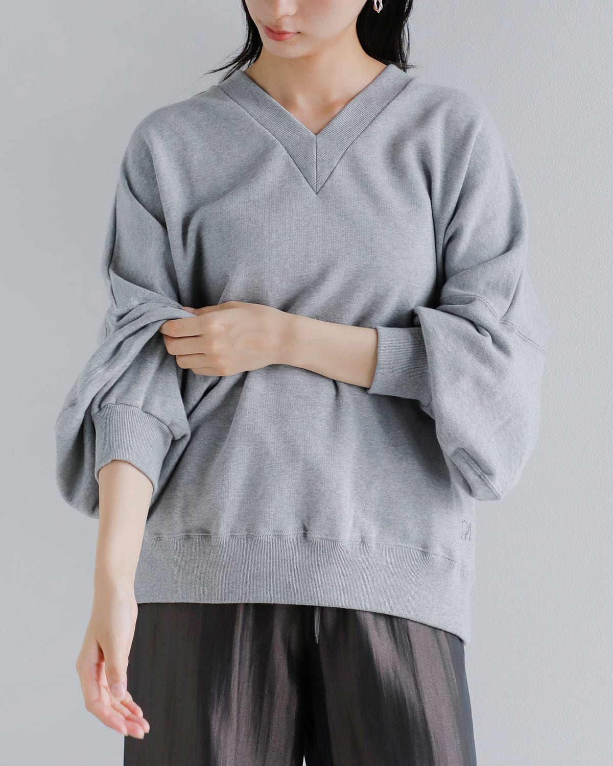 MANOF(マノフ)ボリュームスリーブロゴスウェットシャツ 89105-1072