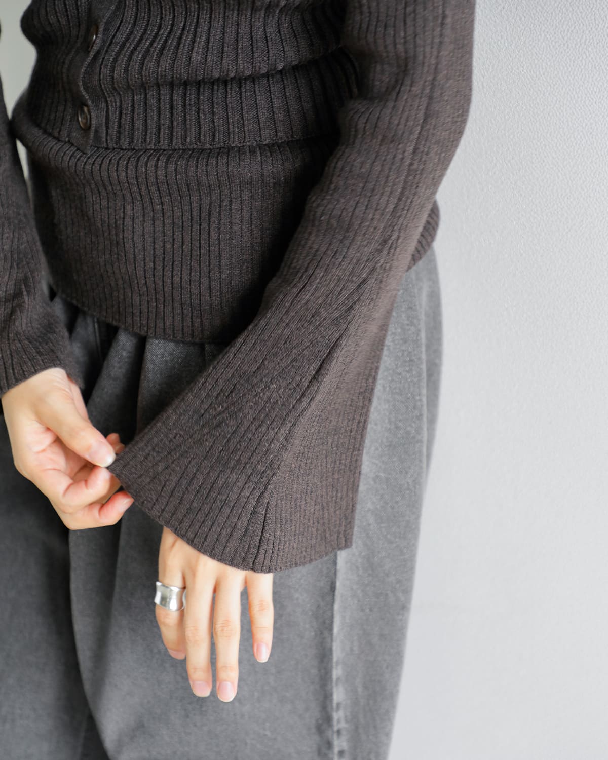 MANOF(マノフ)ビスチェセットリブニットプルオーバー 89106-2062