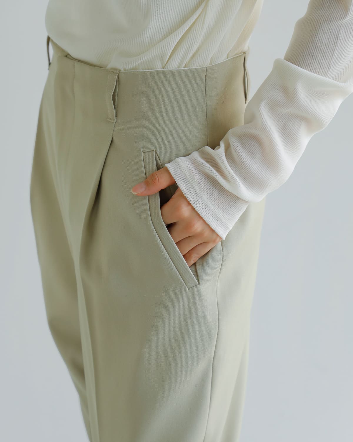 MANOF(マノフ)ハイウエストテーパードパンツ 89110-7082