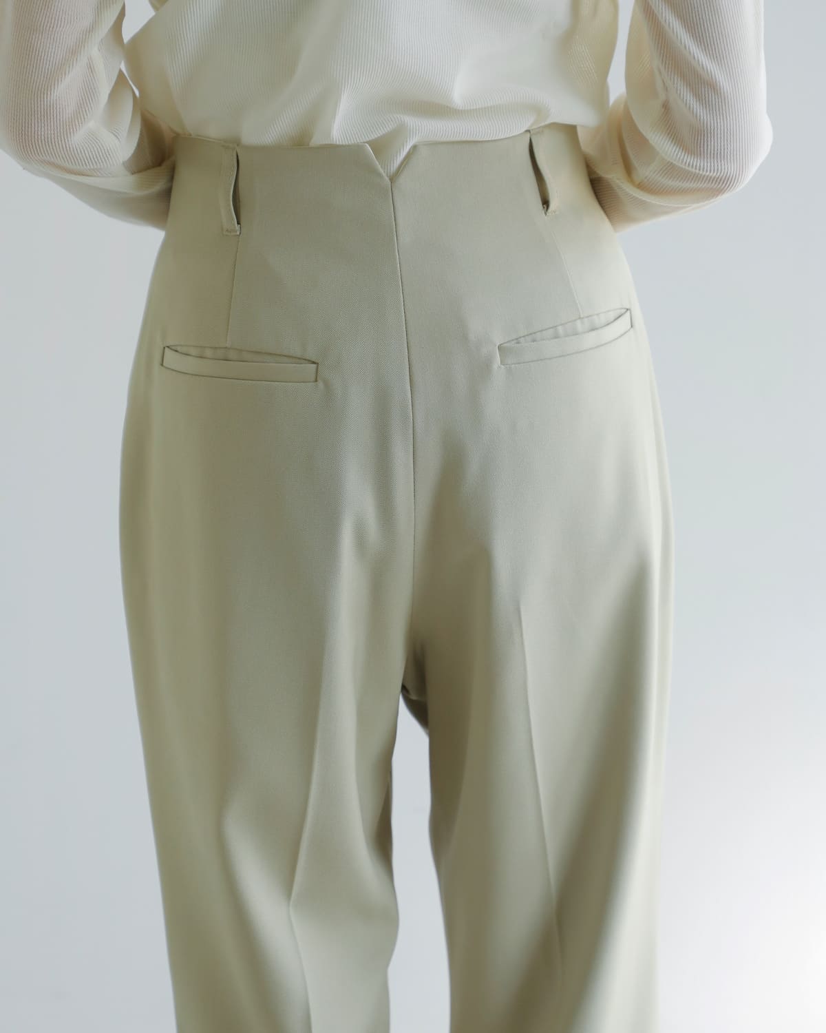 MANOF(マノフ)ハイウエストテーパードパンツ 89110-7082