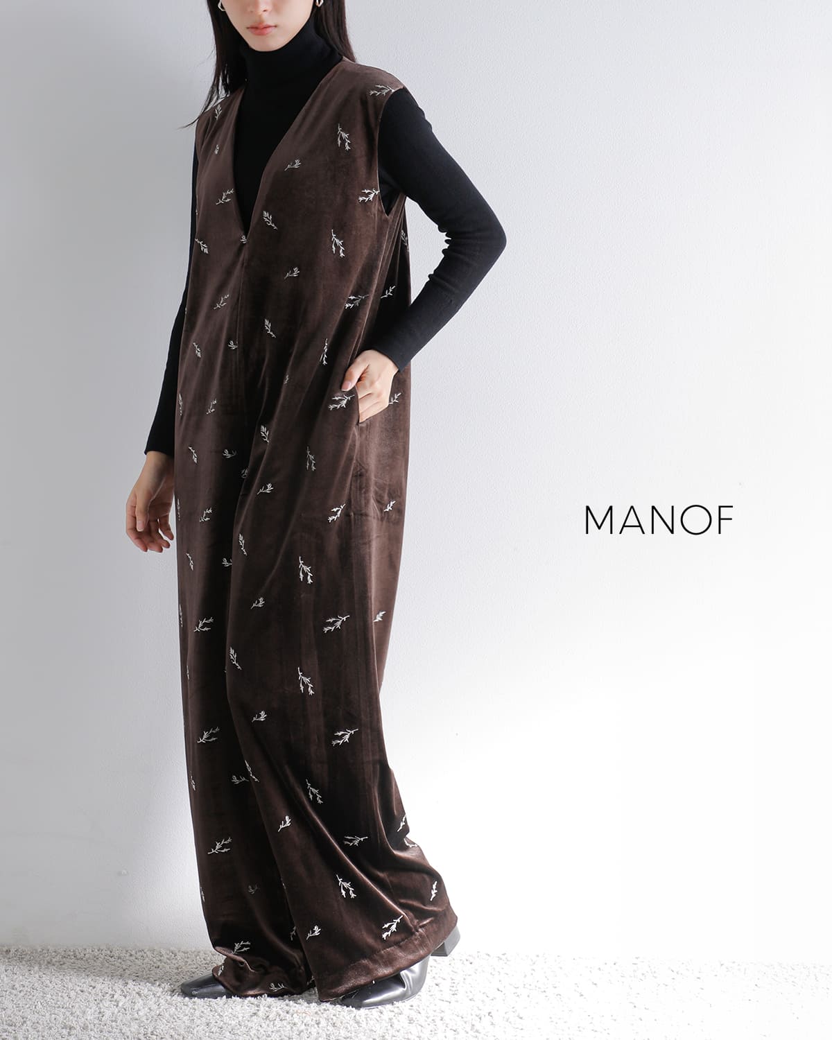 MANOF(マノフ)ベロア 刺繍 オールインワン89112-5192