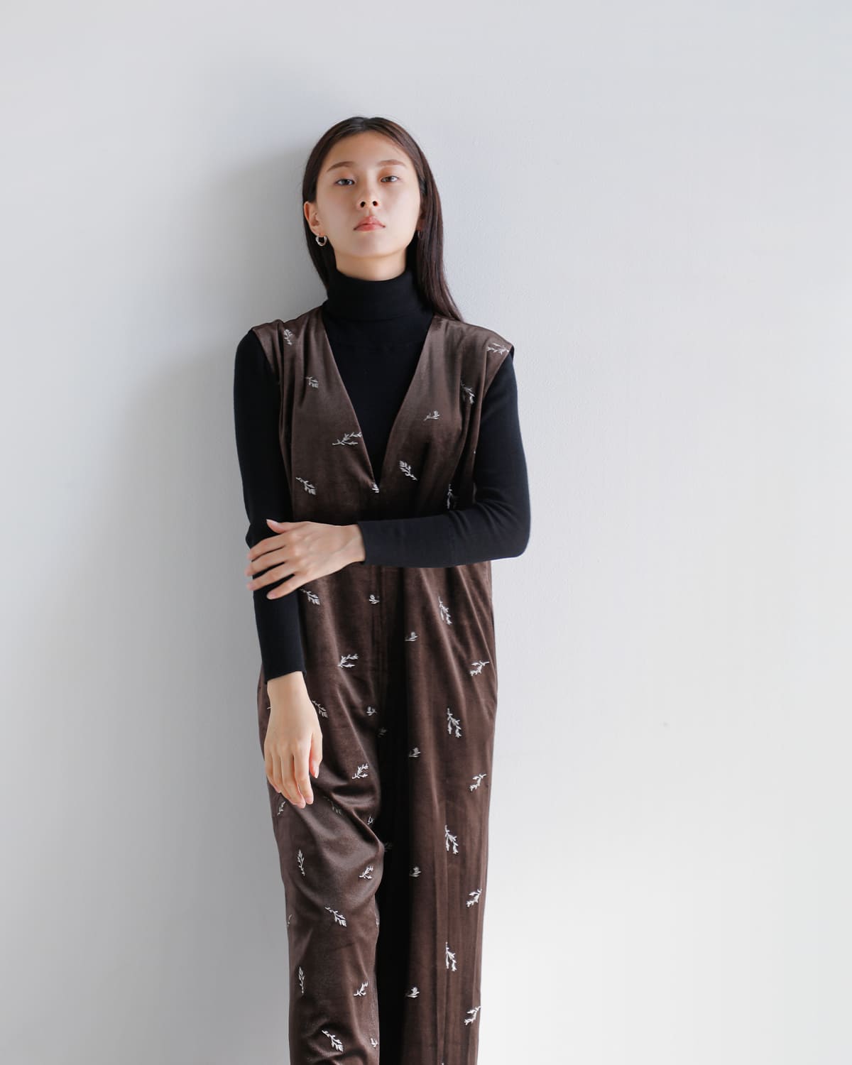 MANOF(マノフ)ベロア刺繍オールインワン 89112-5192