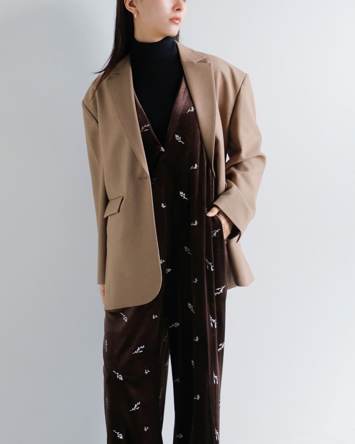 MANOF(マノフ)ベロア刺繍オールインワン 89112-5192