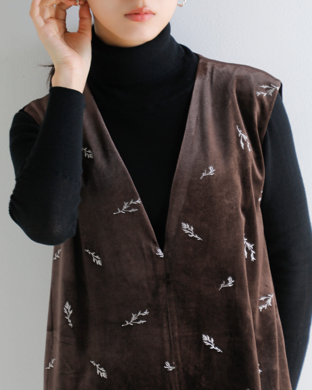 MANOF(マノフ)ベロア刺繍オールインワン 89112-5192