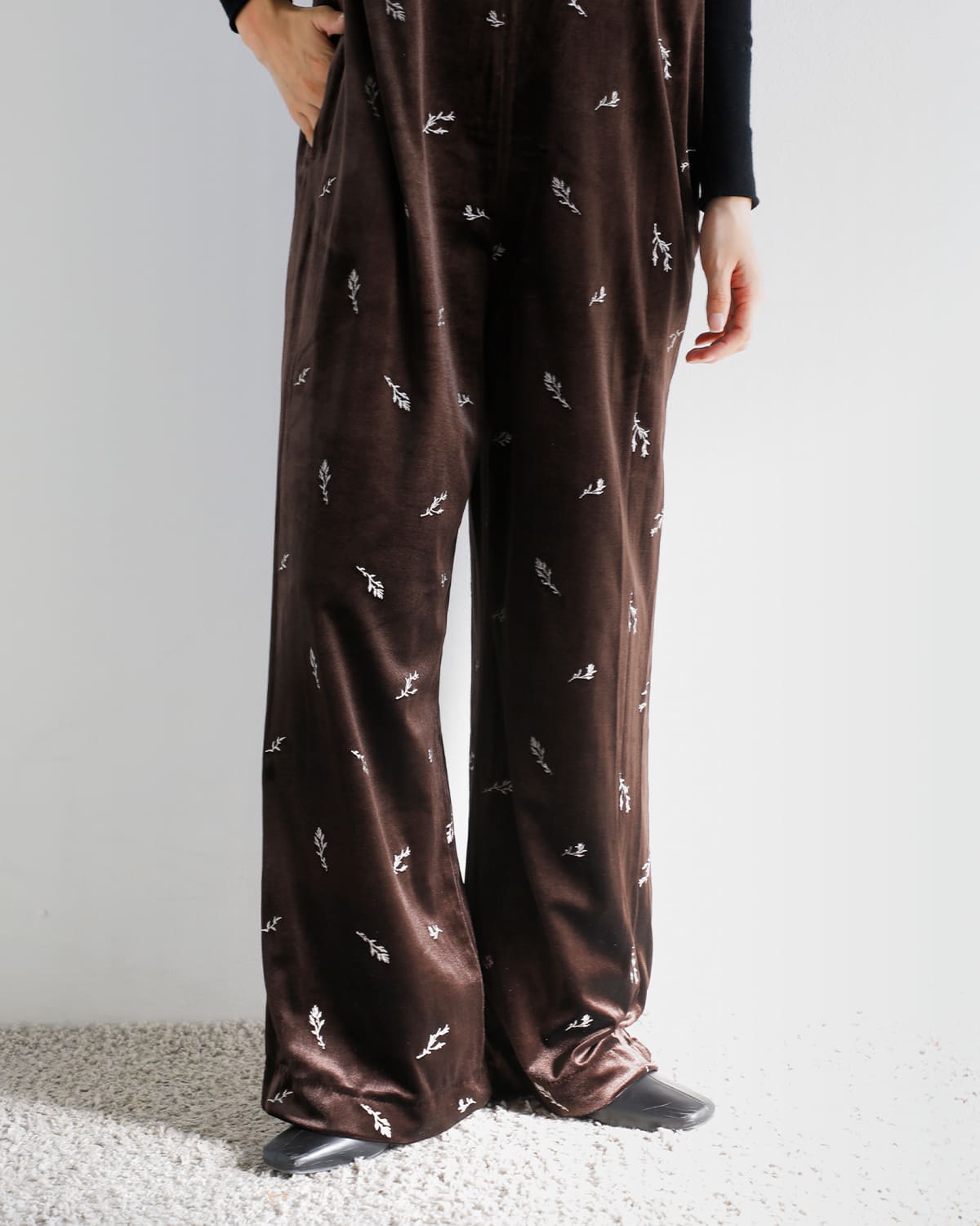 MANOF(マノフ)ベロア刺繍オールインワン 89112-5192