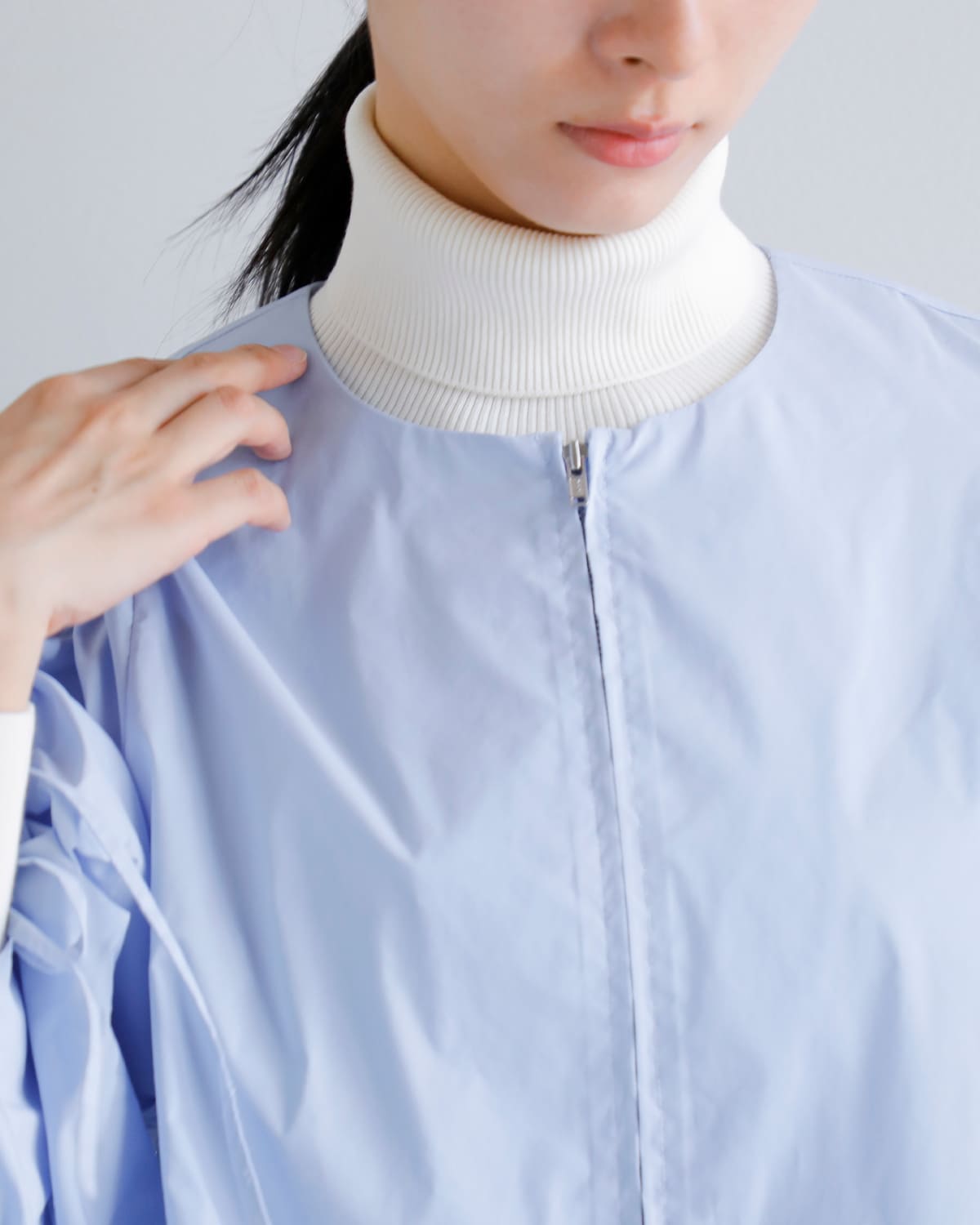 MANOF(マノフ)ドローストリングスリーブブラウス 89122-4132