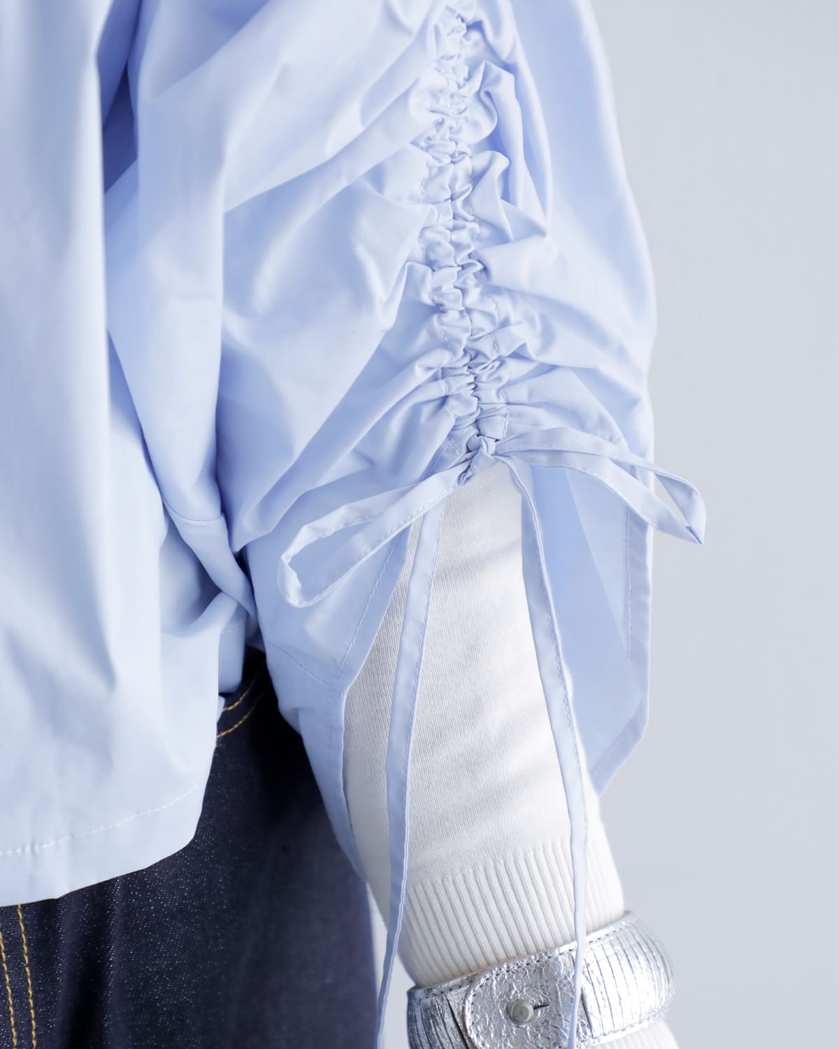 MANOF(マノフ)ドローストリングスリーブブラウス 89122-4132